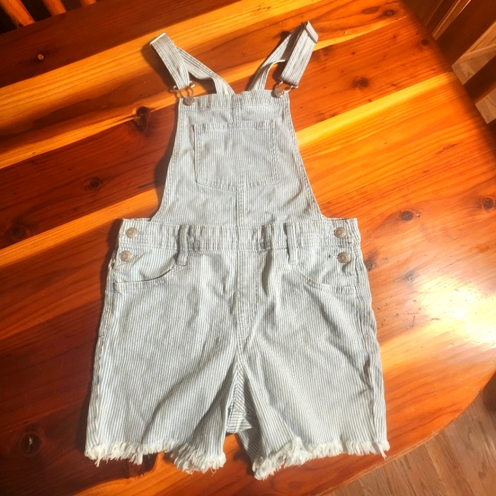 Cat & Jack girls engineer stripe short overalls. Size 10 NWOT
